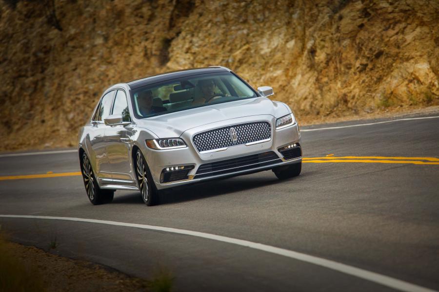 Lincoln Continental Black Label 2017 года  (фото 7 из 27)